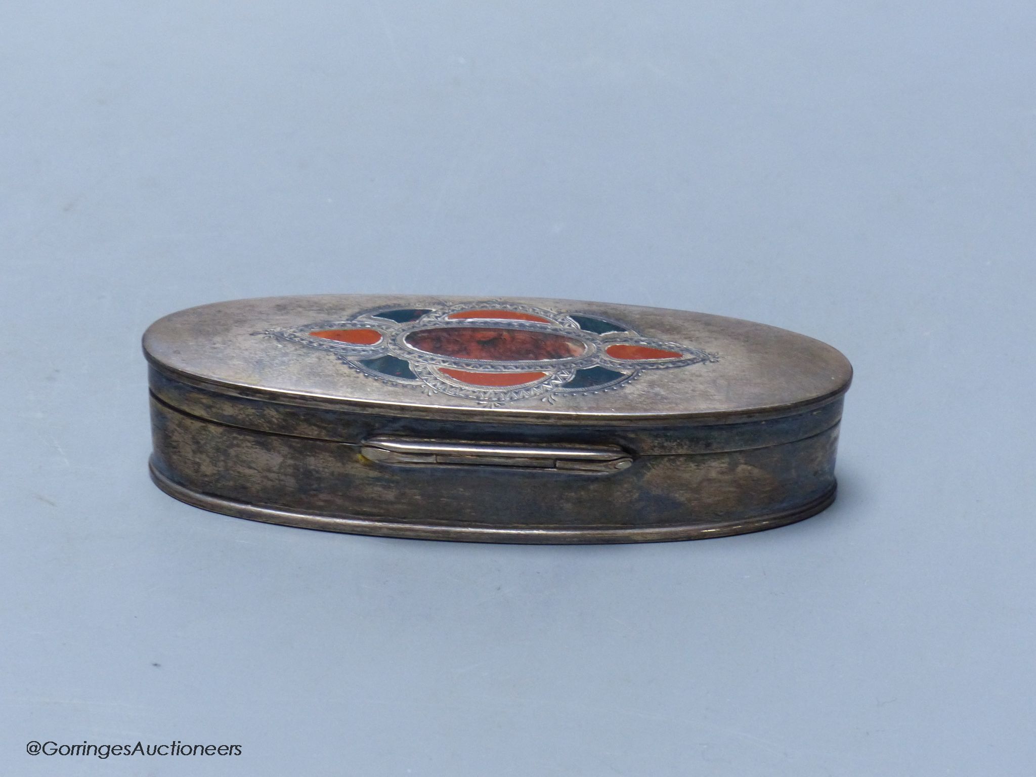 An Edwardian Scottish silver and hardstone inset oval snuff box, maker ?K, Edinburgh, 1909, 10.2cm, gross 60 grams.